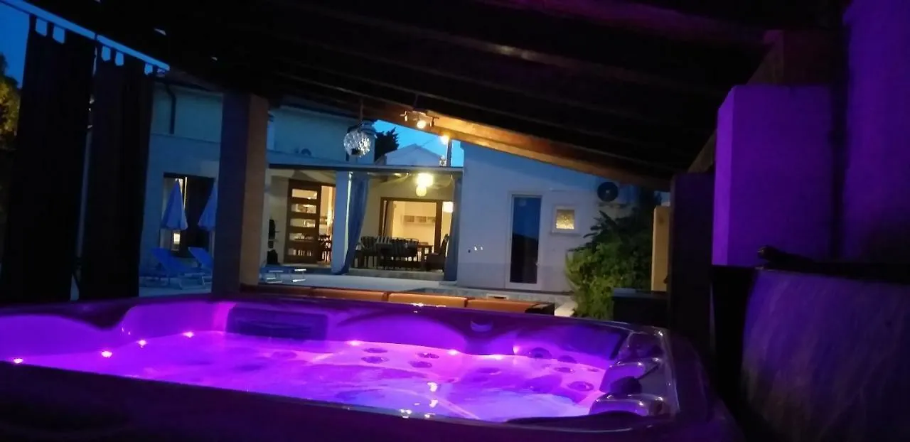 Holiday Homes Mare Premantura